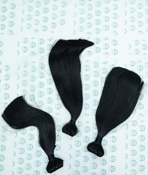 Master Design 100g bone straight hair bundles in natural color, made from high-quality Vietnamese hair with 180% density. These soft and silky bundles are part of our natural wigs collection, perfect for creating elegant and versatile hairstyles.